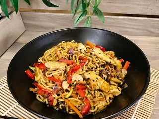 #402 Wok ar dārzeņiem un vistas gaļu